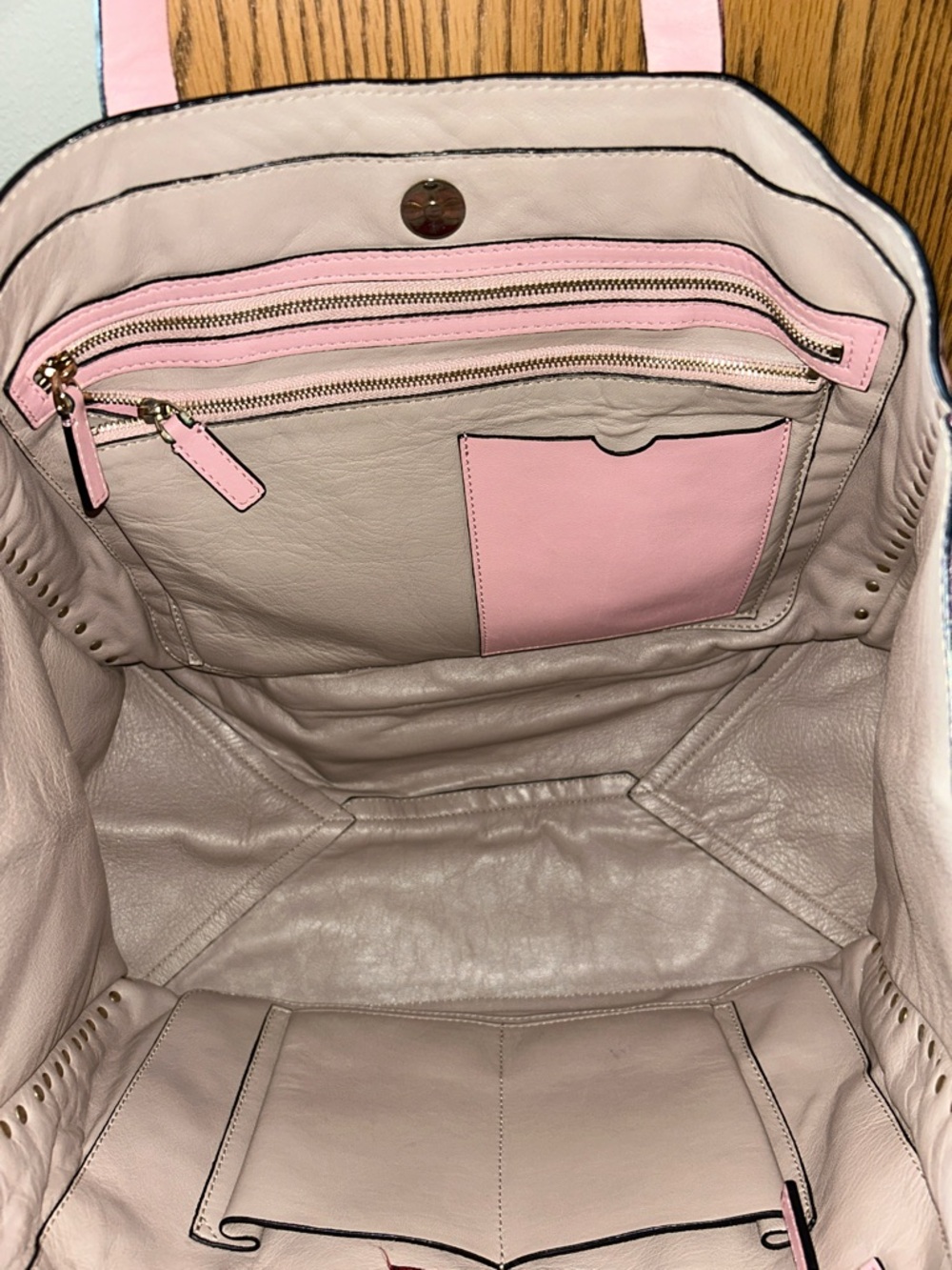 Valentino rockstud luxurious leather large tote - Picture 15 of 15